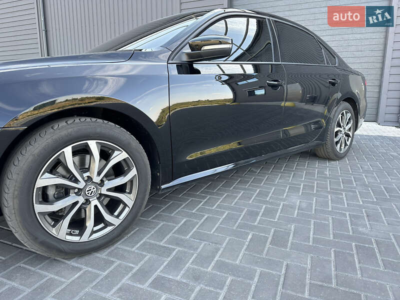 Седан Volkswagen Passat 2015 в Николаеве