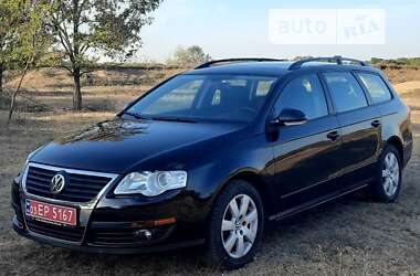 Универсал Volkswagen Passat 2006 в Хороле