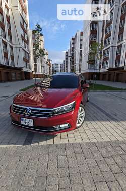 Седан Volkswagen Passat 2017 в Ивано-Франковске