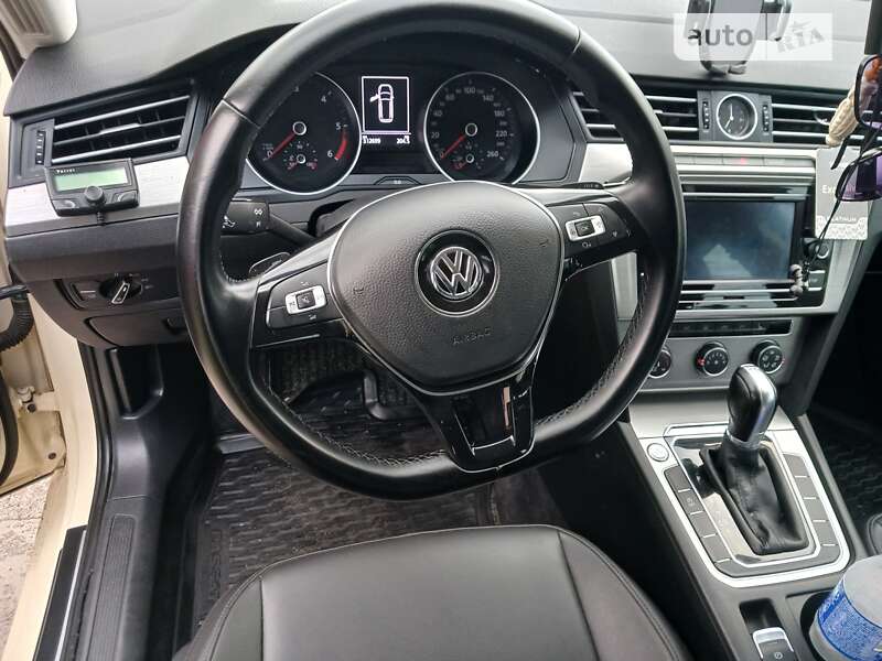 Универсал Volkswagen Passat 2017 в Житомире