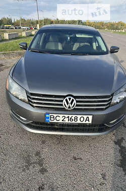 Седан Volkswagen Passat 2013 в Львові