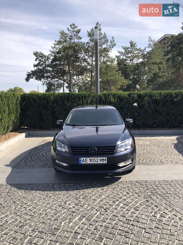Седан Volkswagen Passat 2013 в Днепре