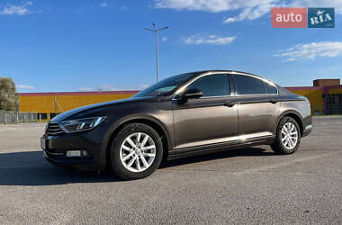 Седан Volkswagen Passat 2014 в Чернівцях