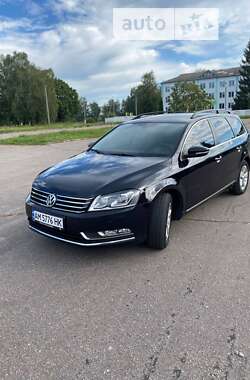 Універсал Volkswagen Passat 2011 в Житомирі