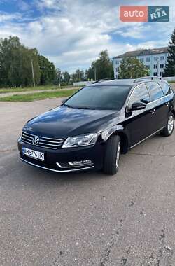 Універсал Volkswagen Passat 2011 в Житомирі