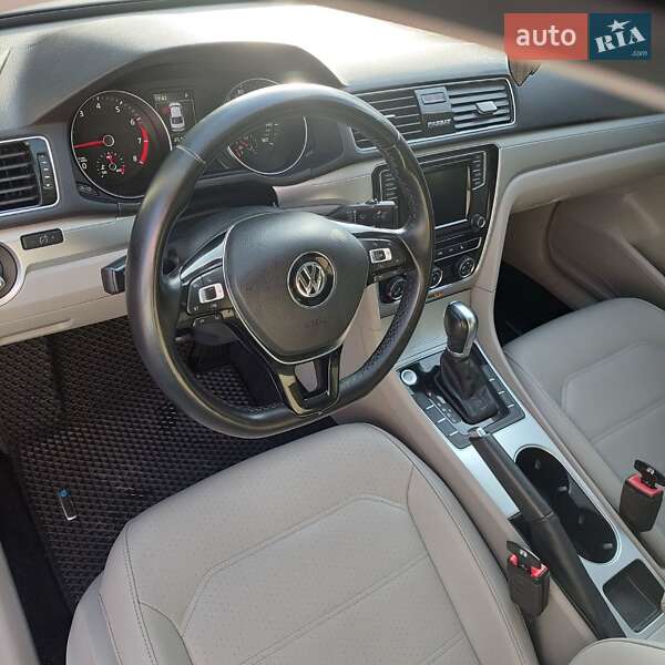 Седан Volkswagen Passat 2018 в Новояворовске