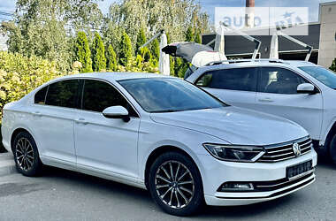 Седан Volkswagen Passat 2015 в Киеве