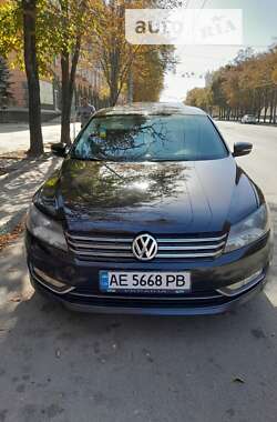 Седан Volkswagen Passat 2013 в Днепре