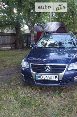 Універсал Volkswagen Passat 2010 в Житомирі