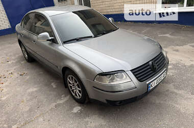 Седан Volkswagen Passat 2004 в Киеве