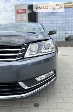 Седан Volkswagen Passat 2013 в Києві