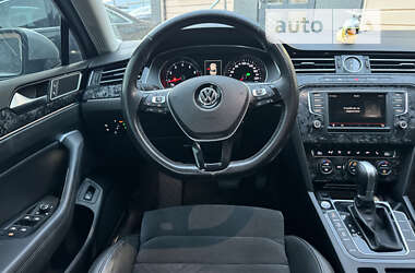 Седан Volkswagen Passat 2015 в Києві