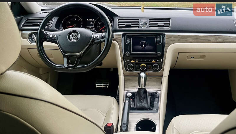 Седан Volkswagen Passat 2017 в Киеве