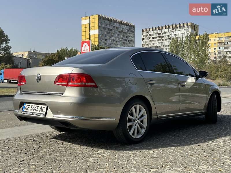 Седан Volkswagen Passat 2013 в Дніпрі