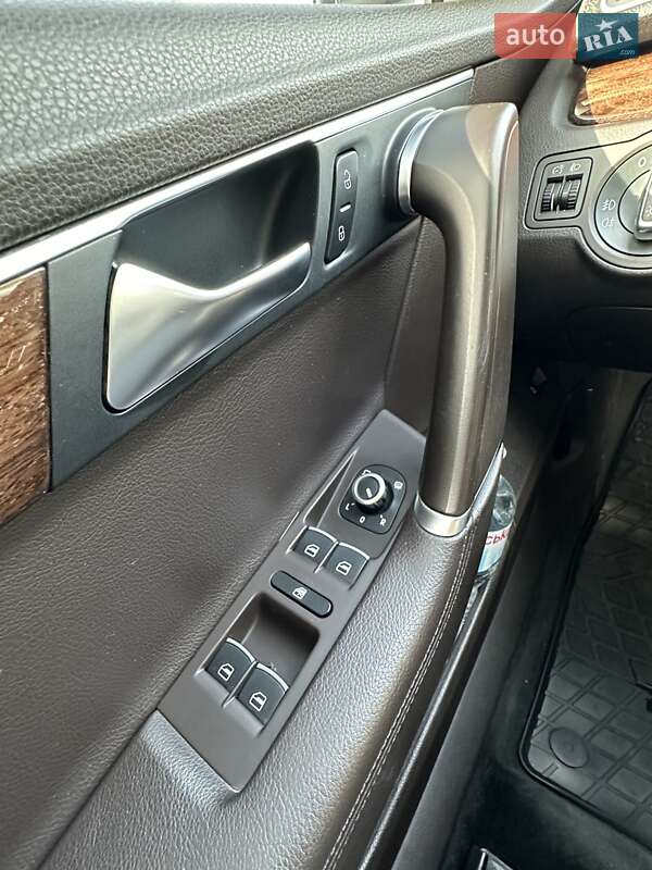 Седан Volkswagen Passat 2013 в Дніпрі