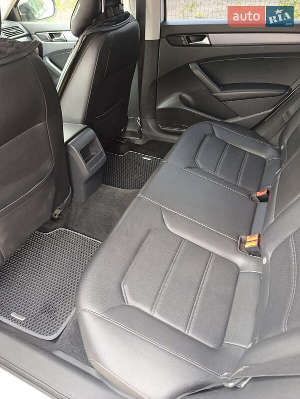Седан Volkswagen Passat 2013 в Кременчуці