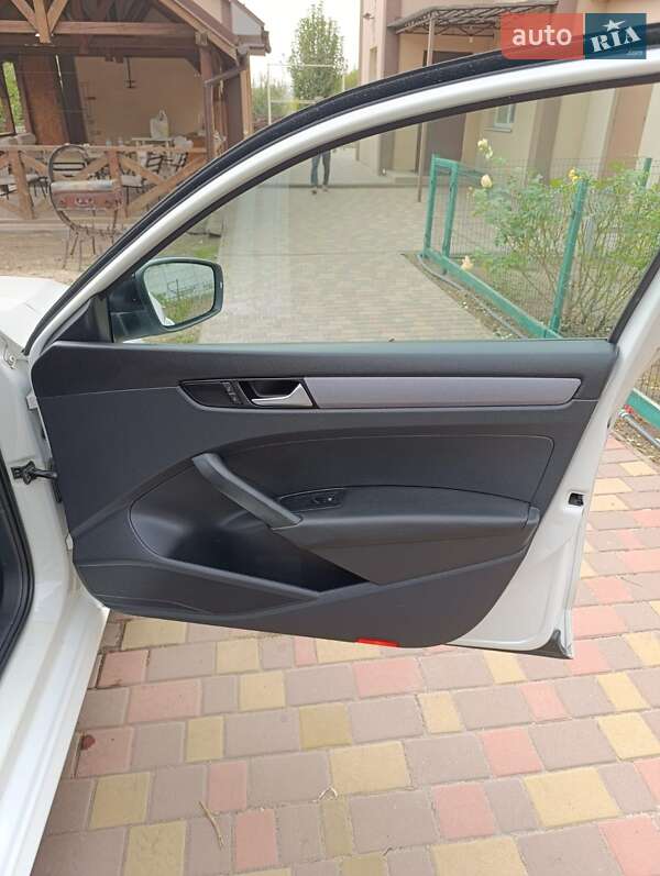 Седан Volkswagen Passat 2013 в Кременчуці