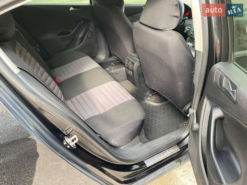 Седан Volkswagen Passat 2008 в Жовкві