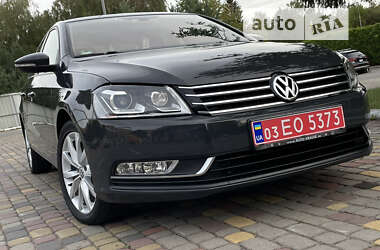 Седан Volkswagen Passat 2012 в Луцьку