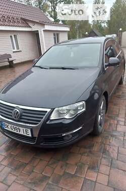 Седан Volkswagen Passat 2007 в Рокитному