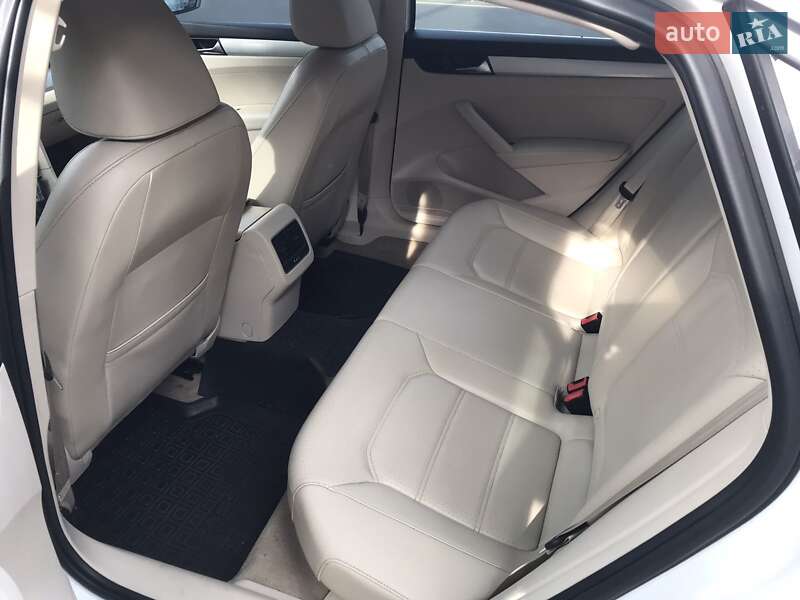 Седан Volkswagen Passat 2013 в Києві
