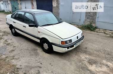 Седан Volkswagen Passat 1988 в Житомирі