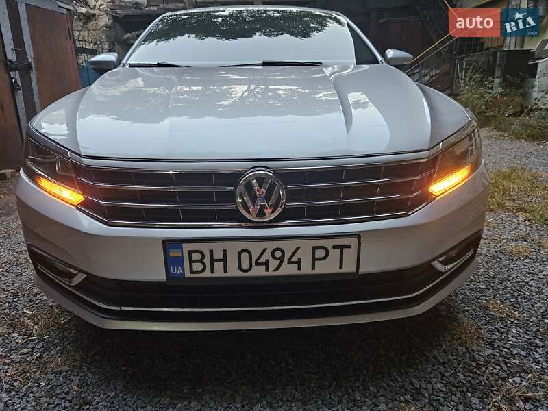 Седан Volkswagen Passat 2015 в Одессе