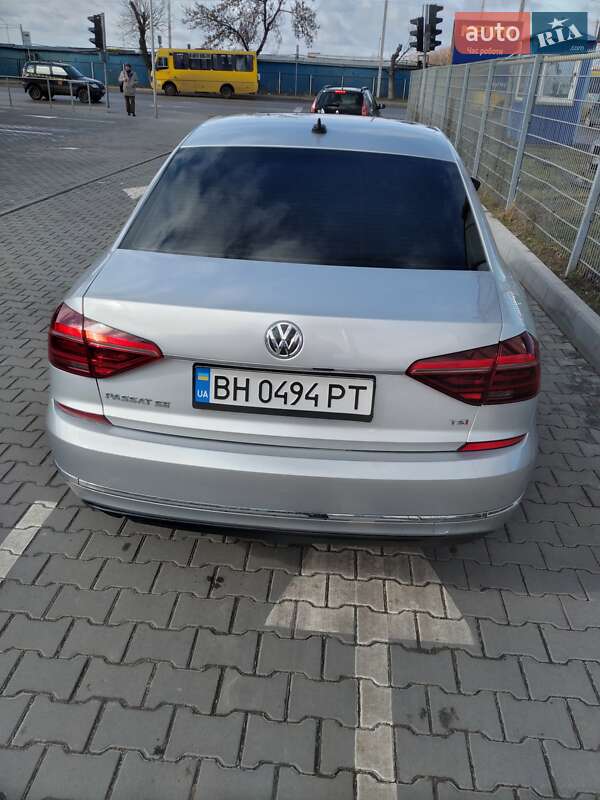 Седан Volkswagen Passat 2015 в Одессе