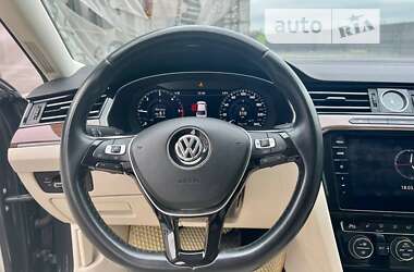 Седан Volkswagen Passat 2018 в Києві