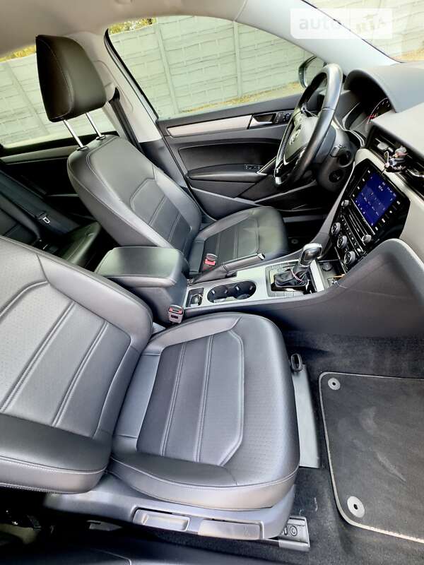 Седан Volkswagen Passat 2020 в Кременчуге