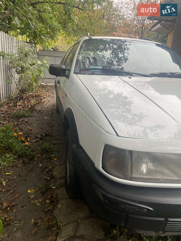 Универсал Volkswagen Passat 1993 в 