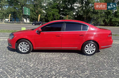 Седан Volkswagen Passat 2011 в Києві