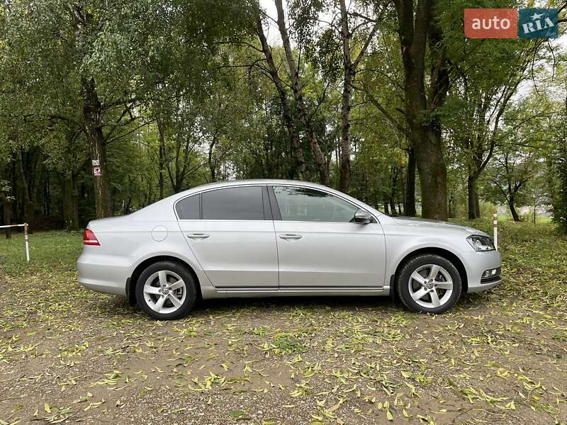 Седан Volkswagen Passat 2012 в Заліщиках