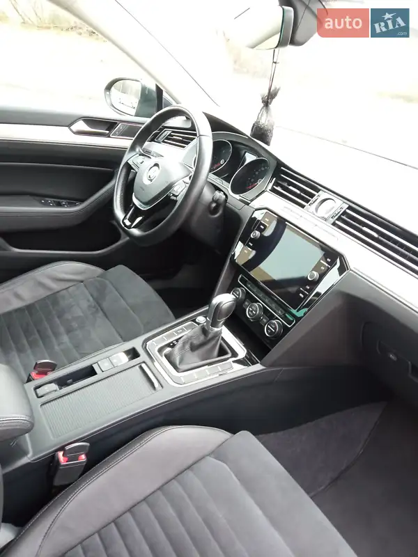 Volkswagen Passat 2017 VIN WVWZZZ3CZJE115885 фото оголошення 15 з 77