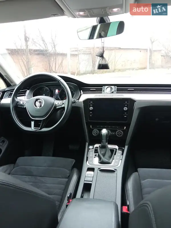 Volkswagen Passat 2017 VIN WVWZZZ3CZJE115885 фото оголошення 18 з 77
