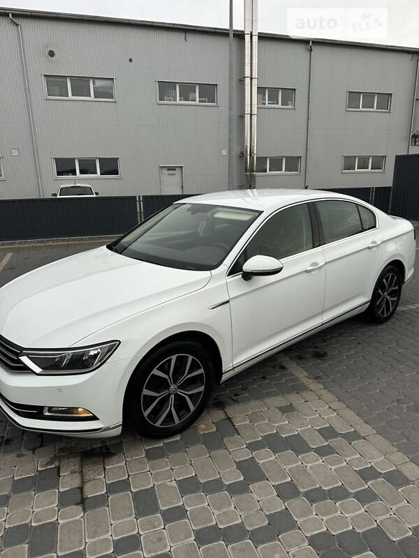 Седан Volkswagen Passat 2017 в Мукачевому