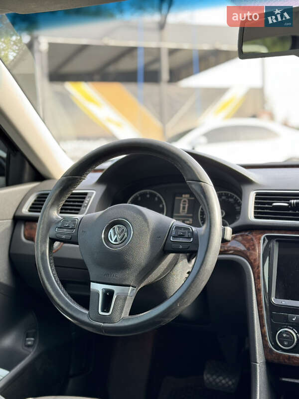 Седан Volkswagen Passat 2012 в Дніпрі