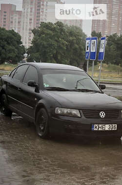 Седан Volkswagen Passat 1999 в Киеве