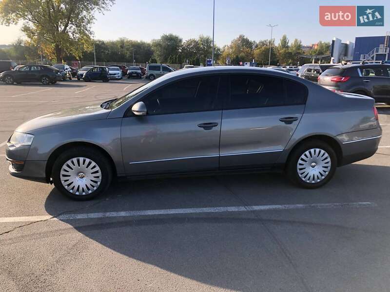 Седан Volkswagen Passat 2007 в Дніпрі