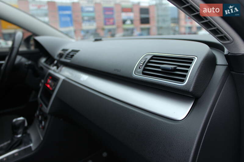 Универсал Volkswagen Passat 2012 в Львове
