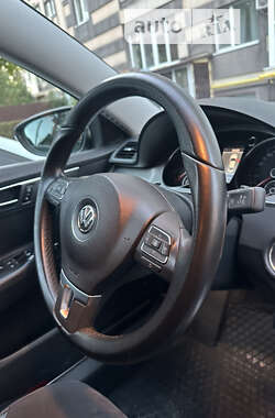 Седан Volkswagen Passat 2012 в Ирпене