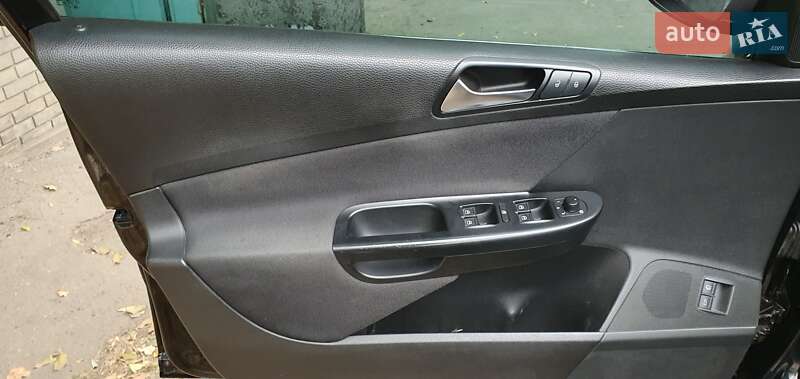 Універсал Volkswagen Passat 2009 в Харкові