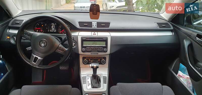 Універсал Volkswagen Passat 2009 в Харкові