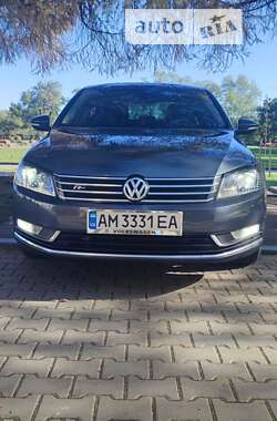 Седан Volkswagen Passat 2013 в Звягелі