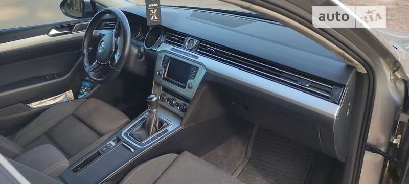 Седан Volkswagen Passat 2016 в Коростене