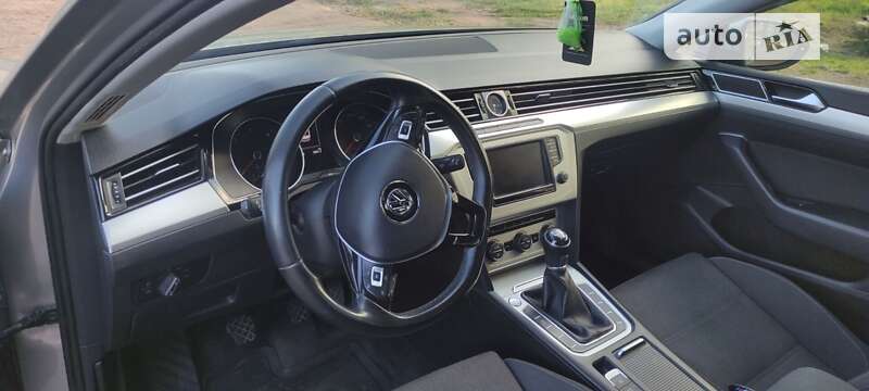 Седан Volkswagen Passat 2016 в Коростене
