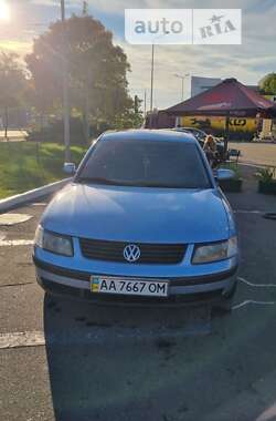 Седан Volkswagen Passat 1998 в Киеве