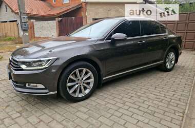 Седан Volkswagen Passat 2017 в Харькове