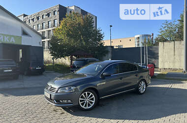 Седан Volkswagen Passat 2014 в Чернівцях