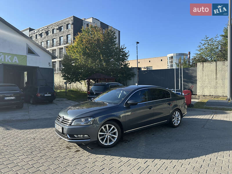 Седан Volkswagen Passat 2014 в Черновцах